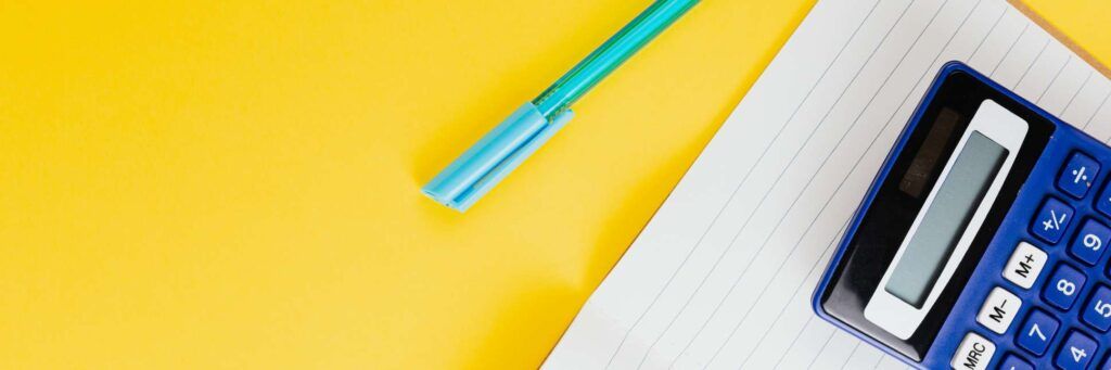 Calculadora, papel e caneta para contestar o FAP