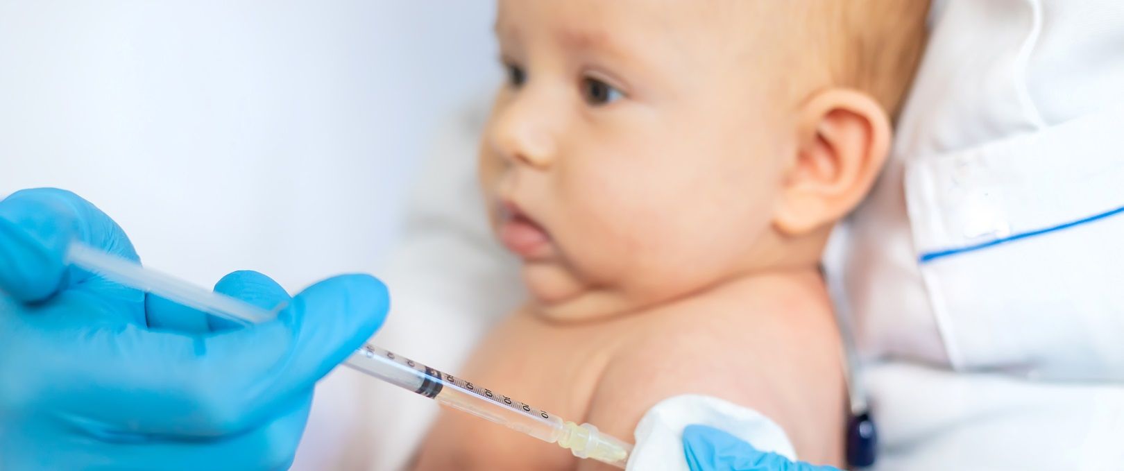 Nova vacina para meningite no SUS: o que muda para bebês e famílias